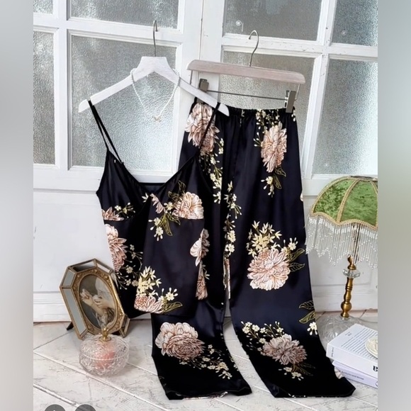 Satin black flower Women's Pajamas Set New - Picture 4 of 5